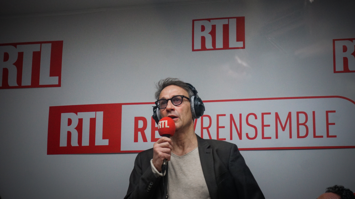 Julien Courbet anime son émission " ça peut vous arriver " sur RTL en direct de la 58e édition du salon de l'agriculture, porte de Versailles.